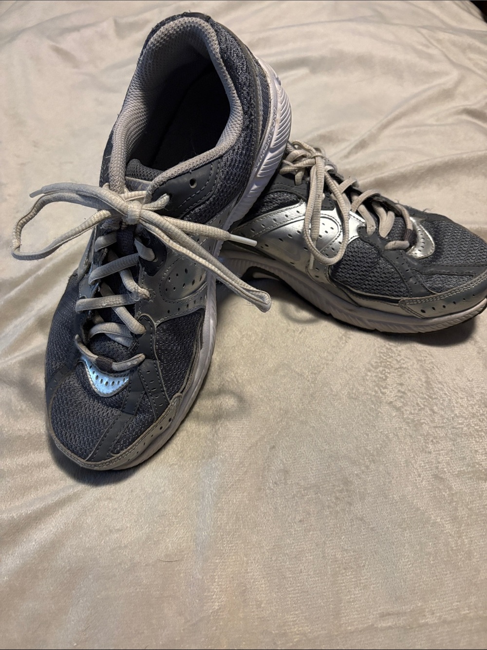 Size 9 Ladies Nike Gray and Silver Athletic Sneakers